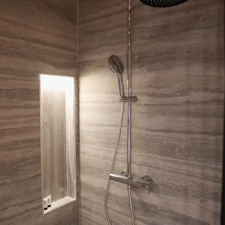 Gate Hotel *